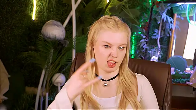 Snapshot of GraceGlamour chatting on 17, 3, 2025 GraceGlamour online show from 17, 3, 2025