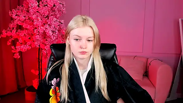 Snapshot of GraceGlamour chatting on 22, 3, 2025 GraceGlamour online show from 22, 3, 2025