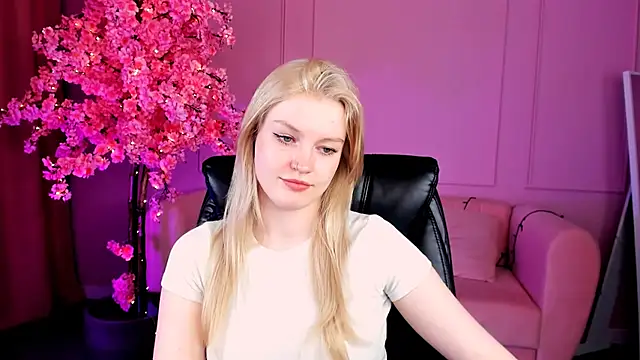Snapshot of GraceGlamour chatting on 22, 3, 2025 GraceGlamour online show from 22, 3, 2025