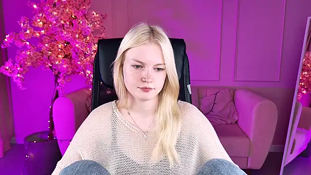 Snapshot of GraceGlamour chatting on 10, 9, 2025 GraceGlamour online show from 10, 9, 2025