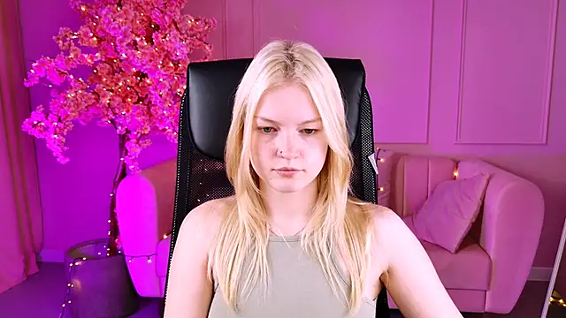 Snapshot of GraceGlamour chatting on 17, 9, 2025 GraceGlamour online show from 17, 9, 2025