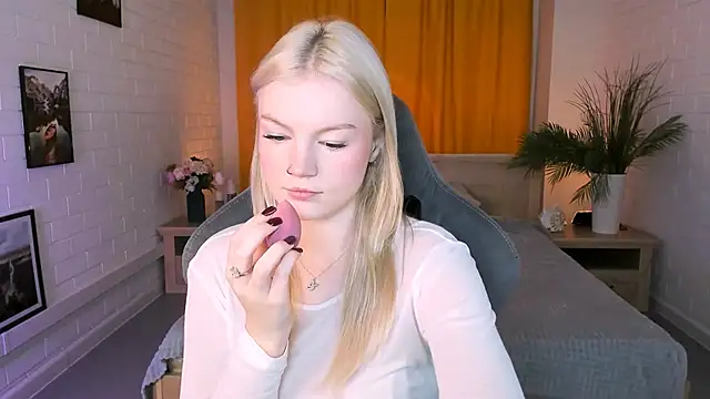 Snapshot of GraceGlamour chatting on 10, 10, 2025 GraceGlamour online show from 10, 10, 2025