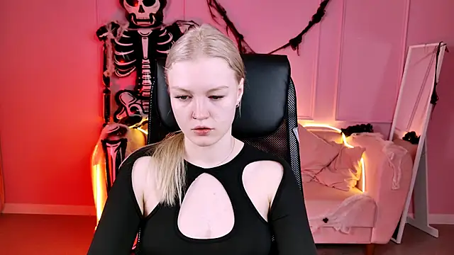 Snapshot of GraceGlamour chatting on 17, 10, 2025 GraceGlamour online show from 17, 10, 2025