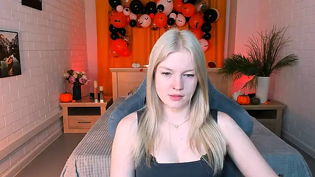 Snapshot of GraceGlamour chatting on 21, 10, 2025 GraceGlamour online show from 21, 10, 2025