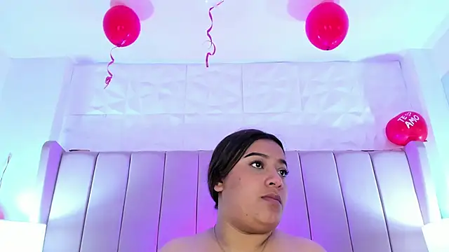 Snapshot of MollyBigBoobs12 chatting on 25, 2, 2025 MollyBigBoobs12 online show from 25, 2, 2025