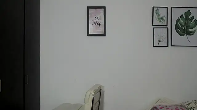 Snapshot of viki_mom chatting on 4, 12, 2024 viki mom online show from 4, 12, 2024