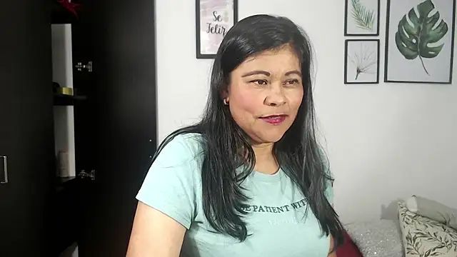 Snapshot of viki_mom chatting on 29, 12, 2024 viki mom online show from 29, 12, 2024