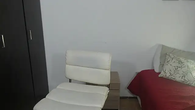 Snapshot of viki_mom chatting on 20, 1, 2025 viki mom online show from 20, 1, 2025