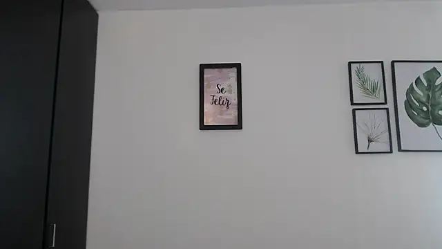 Snapshot of viki_mom chatting on 16, 3, 2025 viki mom online show from 16, 3, 2025