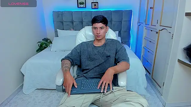 Damian23   online show from 7, 3, 2025