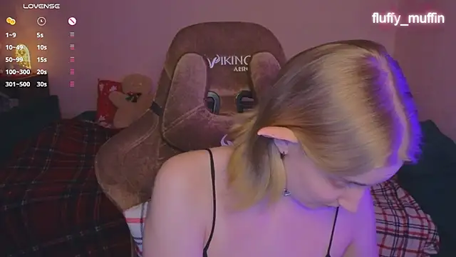 Snapshot of Fluffy_muffin_ chatting on 3, 1, 2025 Fluffy muffin online show from 3, 1, 2025