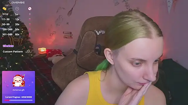 Snapshot of Fluffy_muffin_ chatting on 15, 12, 2025 Fluffy muffin online show from 15, 12, 2025