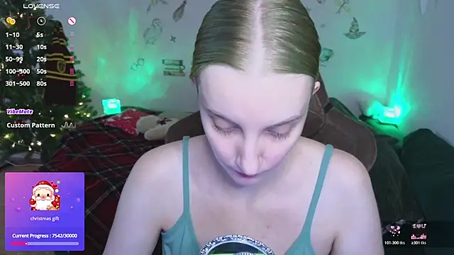 Snapshot of Fluffy_muffin_ chatting on 16, 12, 2025 Fluffy muffin online show from 16, 12, 2025