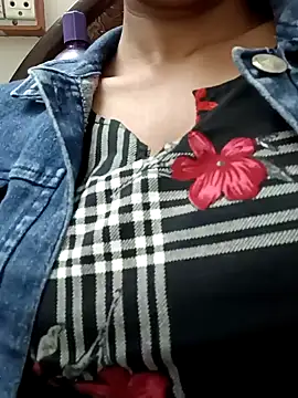 Snapshot of Rajni-Mehra chatting on 2, 3, 2025 Rajni-Mehra online show from 2, 3, 2025