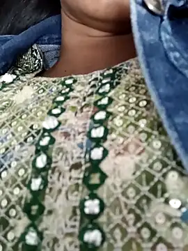 Snapshot of Rajni-Mehra chatting on 3, 3, 2025 Rajni-Mehra online show from 3, 3, 2025