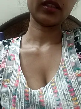 Snapshot of Rajni-Mehra chatting on 4, 3, 2025 Rajni-Mehra online show from 4, 3, 2025