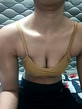 Snapshot of Rajni-Mehra chatting on 2, 12, 2025 Rajni-Mehra online show from 2, 12, 2025