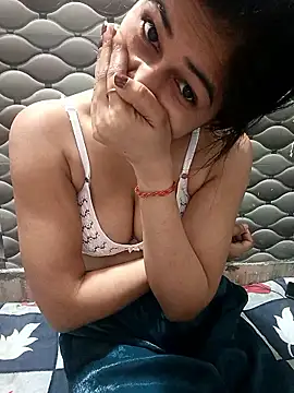 Snapshot of Rajni-Mehra chatting on 5, 3, 2026 Rajni-Mehra online show from 5, 3, 2026