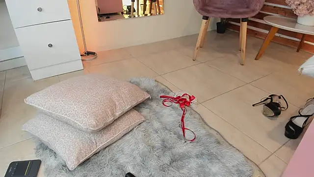 Sapphire Venuss online show from 10, 2, 2025