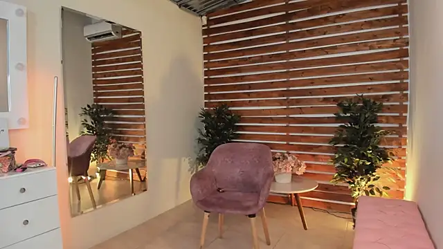 Sapphire Venuss online show from 11, 3, 2025