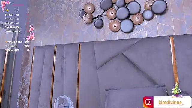 Snapshot of KimDevinne chatting on 15, 12, 2024 KimDevinne online show from 15, 12, 2024