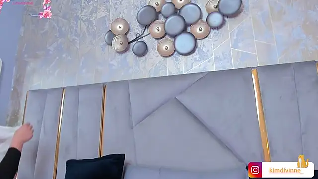 Snapshot of KimDevinne chatting on 20, 2, 2025 KimDevinne online show from 20, 2, 2025