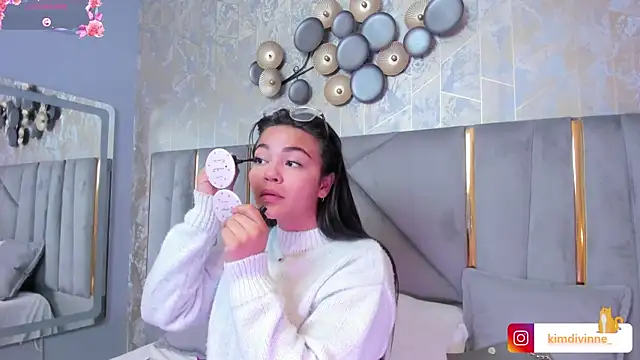 Snapshot of KimDevinne chatting on 15, 3, 2025 KimDevinne online show from 15, 3, 2025