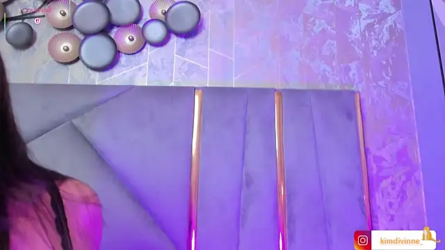 Snapshot of KimDevinne chatting on 17, 9, 2025 KimDevinne online show from 17, 9, 2025