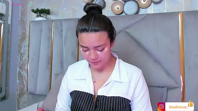 Snapshot of KimDevinne chatting on 20, 9, 2025 KimDevinne online show from 20, 9, 2025