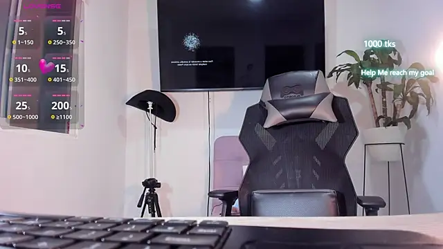 Snapshot of emily_palmeer chatting on 6, 11, 2025 emily palmeer online show from 6, 11, 2025