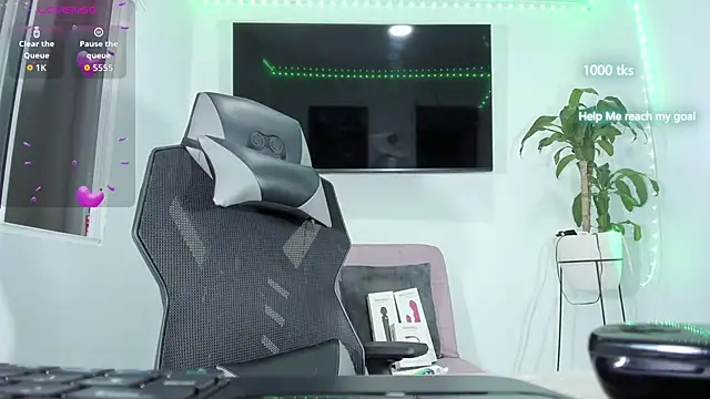 Snapshot of emily_palmeer chatting on 27, 11, 2025 emily palmeer online show from 27, 11, 2025