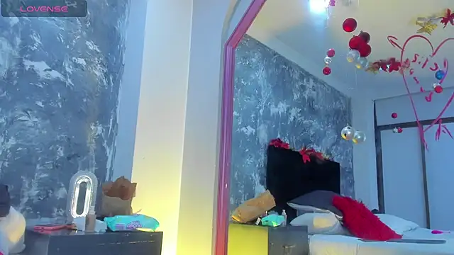 Snapshot of AuroraRojas chatting on 8, 1, 2025 AuroraRojas online show from 8, 1, 2025