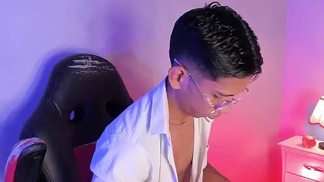 Nick Collins18 online show from 6, 10, 2025