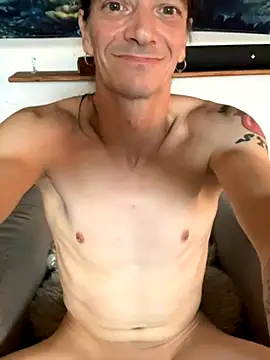 Snapshot of Sunking13cm chatting on 14, 10, 2025 Sunking13cm online show from 14, 10, 2025