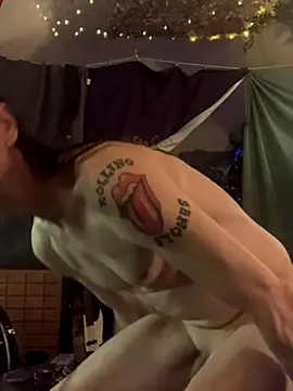 Snapshot of Sunking13cm chatting on 30, 10, 2025 Sunking13cm online show from 30, 10, 2025