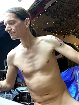 Snapshot of Sunking13cm chatting on 4, 11, 2025 Sunking13cm online show from 4, 11, 2025