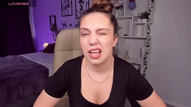 Snapshot of DaniellaLovely chatting on 27, 9, 2025 DaniellaLovely online show from 27, 9, 2025