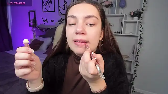 Snapshot of DaniellaLovely chatting on 21, 10, 2025 DaniellaLovely online show from 21, 10, 2025