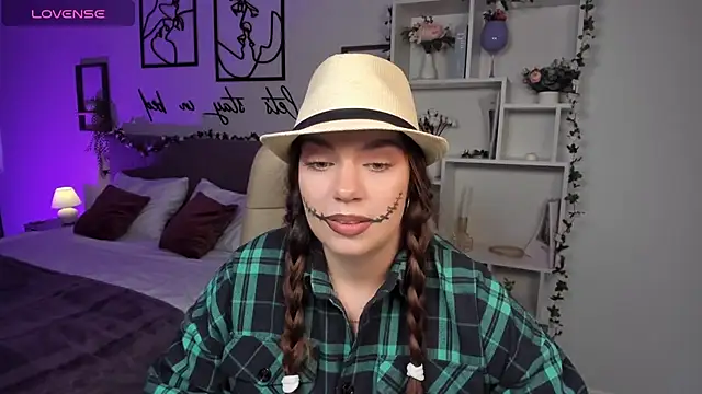 Snapshot of DaniellaLovely chatting on 22, 10, 2025 DaniellaLovely online show from 22, 10, 2025