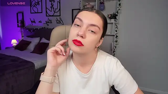 Snapshot of DaniellaLovely chatting on 23, 10, 2025 DaniellaLovely online show from 23, 10, 2025