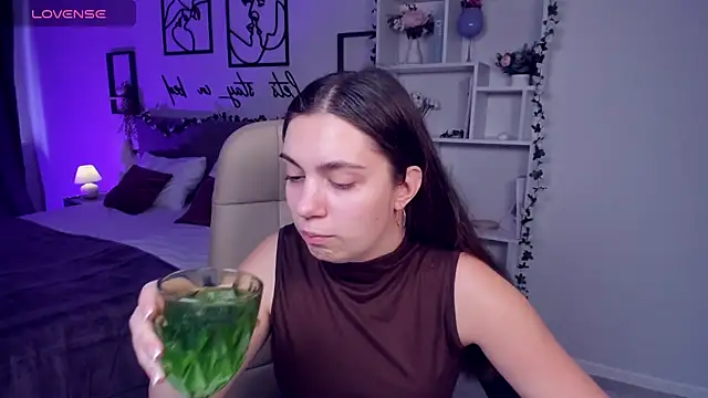 Snapshot of DaniellaLovely chatting on 26, 10, 2025 DaniellaLovely online show from 26, 10, 2025