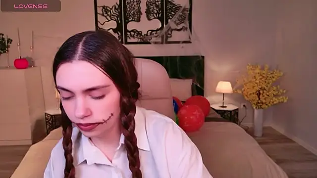 Snapshot of DaniellaLovely chatting on 31, 10, 2025 DaniellaLovely online show from 31, 10, 2025