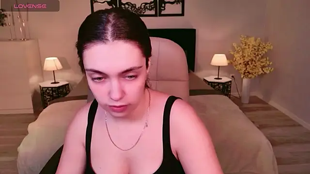 Snapshot of DaniellaLovely chatting on 8, 11, 2025 DaniellaLovely online show from 8, 11, 2025