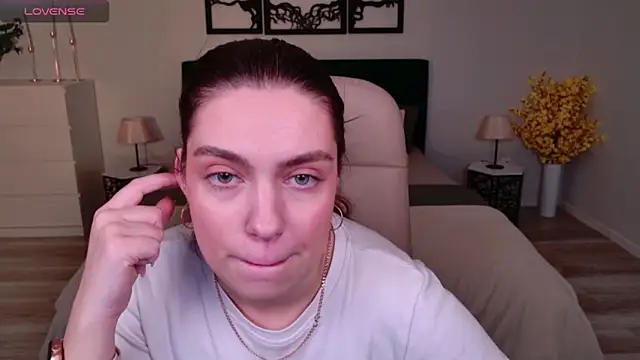 Snapshot of DaniellaLovely chatting on 14, 11, 2025 DaniellaLovely online show from 14, 11, 2025