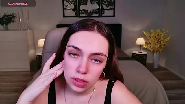 Snapshot of DaniellaLovely chatting on 18, 11, 2025 DaniellaLovely online show from 18, 11, 2025