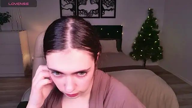 Snapshot of DaniellaLovely chatting on 18, 12, 2025 DaniellaLovely online show from 18, 12, 2025