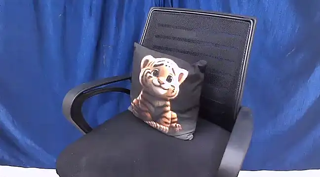 Snapshot of cutie-pie8 chatting on 2, 2, 2025 cutie-pie8 online show from 2, 2, 2025