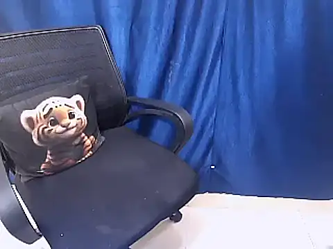 Snapshot of cutie-pie8 chatting on 28, 2, 2025 cutie-pie8 online show from 28, 2, 2025