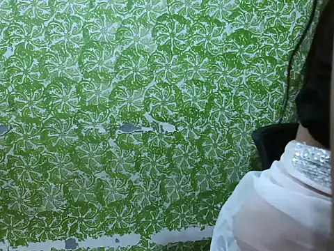 Snapshot of cutie-pie8 chatting on 18, 9, 2025 cutie-pie8 online show from 18, 9, 2025