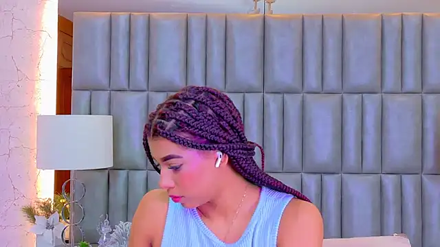 TiaraRosse online show from 25, 6, 2026